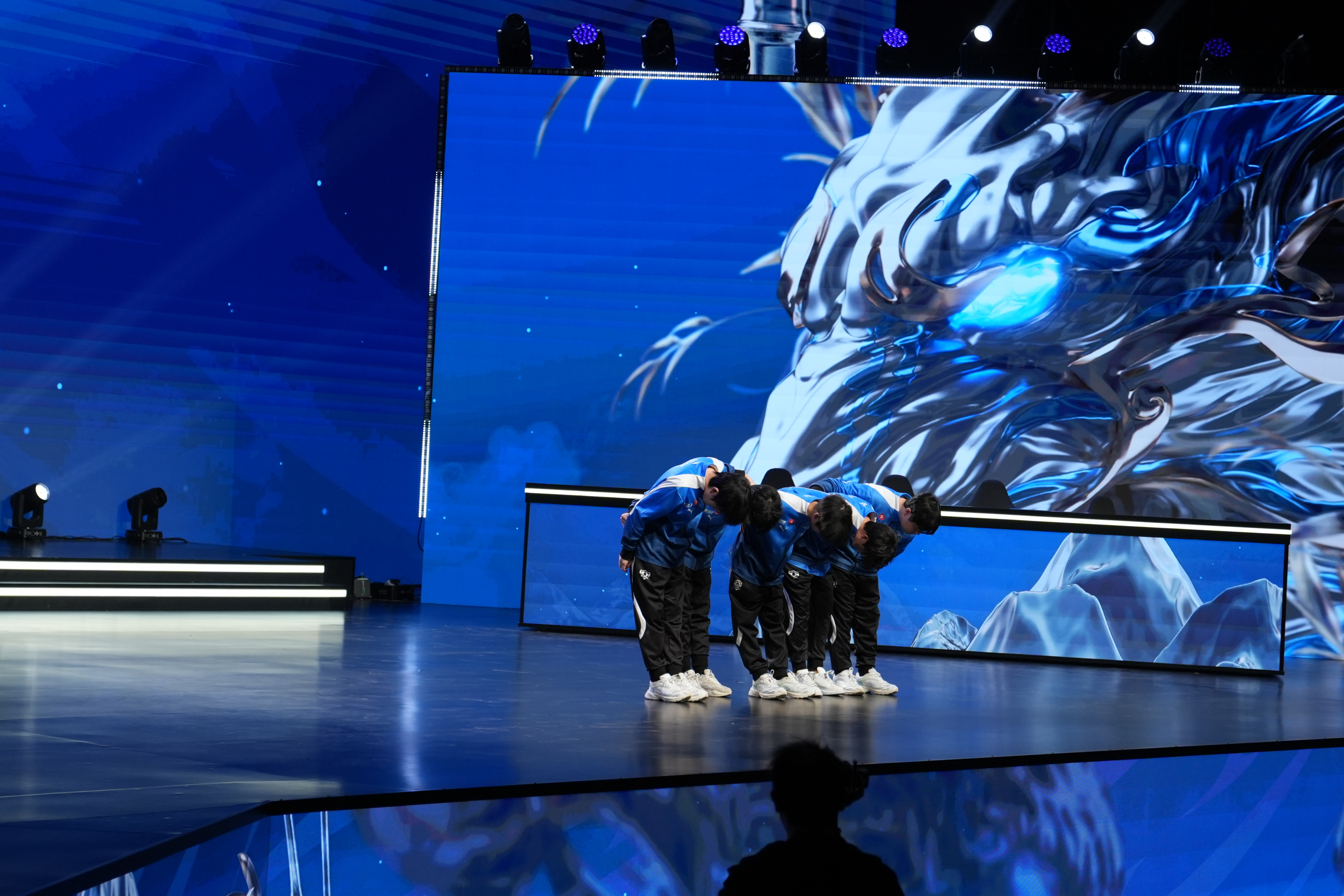 包含100T翻盘BLG，Inspired开启传奇时刻鏖战多局2025世界赛，点燃全场激情的词条