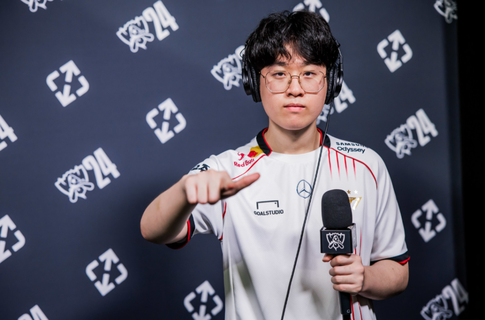 T1横扫100T,Zeus团战一打五激烈交锋入围赛,点燃全场激情 T1横扫100T,Zeus团战一打五激烈交锋入围赛,点燃全场激情