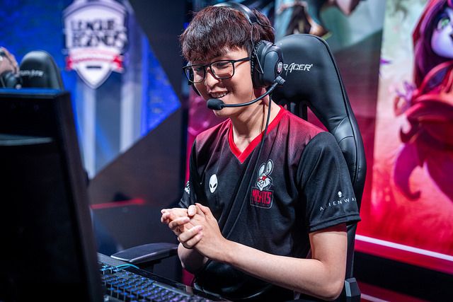 DK险胜TES，Hanssama开启传奇时刻顶尖较量淘汰赛，让粉丝疯狂欢呼